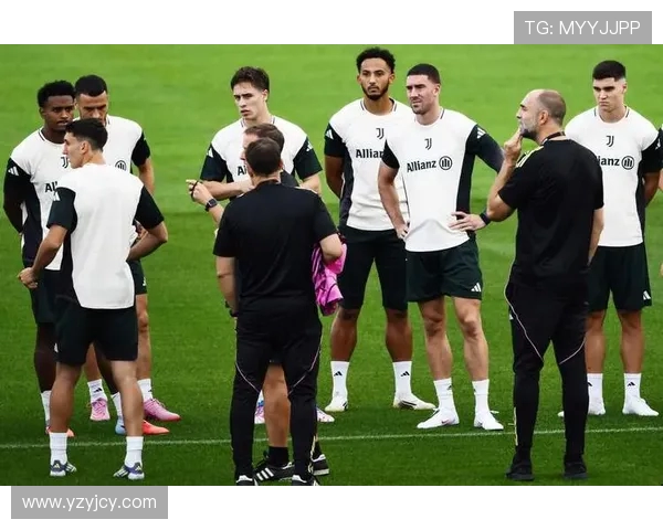 图多尔聚餐稳军心！尤文全员齐聚，转会传闻缠身球员现身